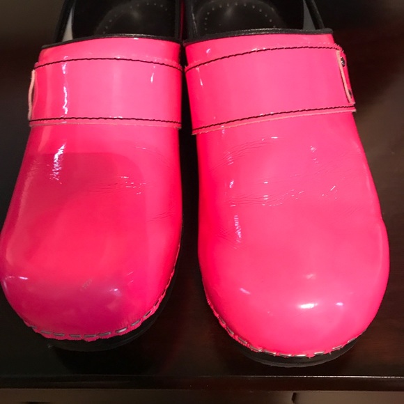 Hot pink nursing clogs Outlet